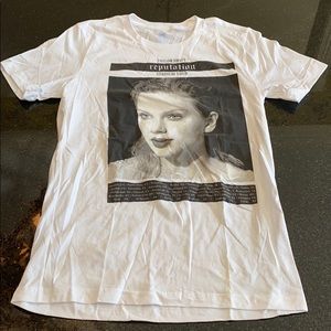 Taylor Swift T-shirt women’s small